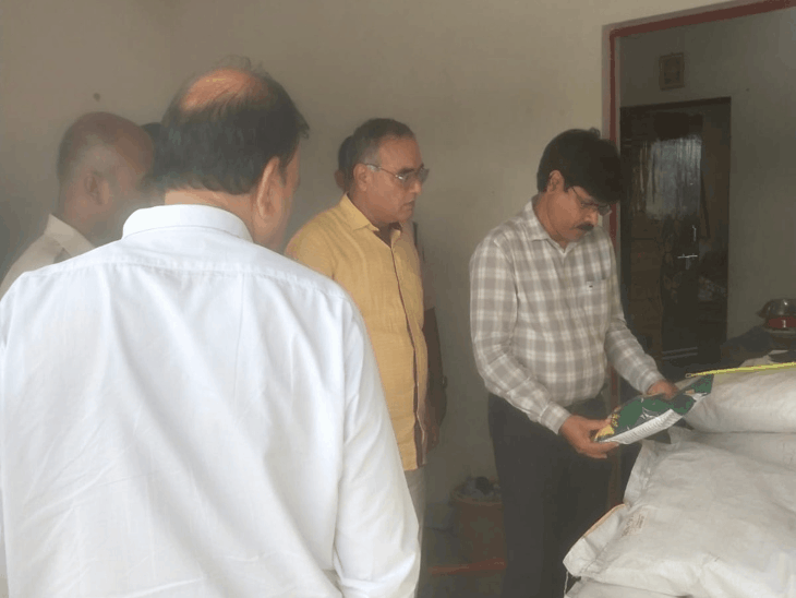 बिना दस्तावेज किया जा रहा था स्टॉक, एक्सपायर-डुप्लीकेट दवाएं मिलीं, गाजियाबाद से मंगाने की आशंका|बिलासपुर (छत्तीसगढ़),Bilaspur (Chhattisgarh) - Dainik Bhaskar