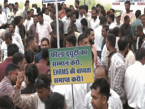 मध्यप्रदेश कृषि विस्तार अधिकारी संघ ने शुक्रवार को भोपाल के अंबेडकर पार्क में एक दिवसीय धरना-प्रदर्शन किया।