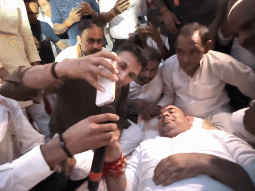 जीतू पटवारी ने कांग्रेस विधायक पंकज उपाध्याय की राहुल गांधी से बात कराई।
