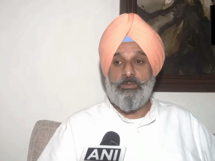 शिअद नेता बिक्रम सिंह मजीठिया ने कहा कि पंजाब कांग्रेस नेताओं को भी सज्जन कुमार पर अपना रुख साफ करना चाहिए। क्या वो भी उन्हें रोल मॉडल मानते हैं।