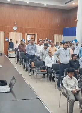 सोलर डिस्पोजल मेला में बैंक के अधिकारी, सोलर लगाने वाली कंपनियों के लोग और बिजली विभाग की टीम।