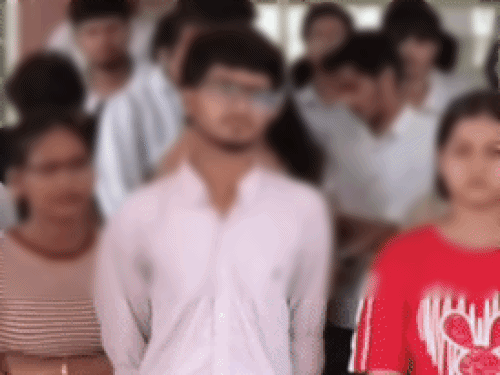छात्राएं बोलीं-असिस्टेंट प्रोफेसर ने गलत तरीके से छुआ, ड्रेस पर कमेंट किए, रात को मैसेज भेजे|सोनीपत,Sonipat - Dainik Bhaskar