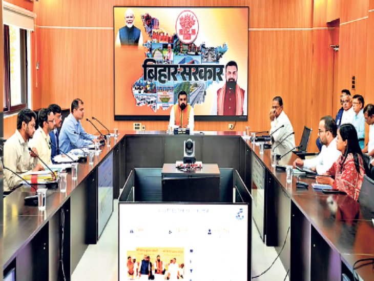 मुख्यमंत्री ने गुणवत्तापूर्ण शिक्षाऔर प्रतियोगी परीक्षाओं की तैयारी को लेकर बैठक की - Dainik Bhaskar