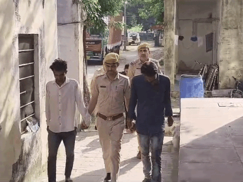 पुलिस ने दोनों आरोपियों को कोर्ट में पेश किया।