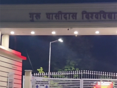 यूनिवर्सिटी का पोर्टल हैक होने के बाद प्रबंधन ने रातों रात बैठक की।