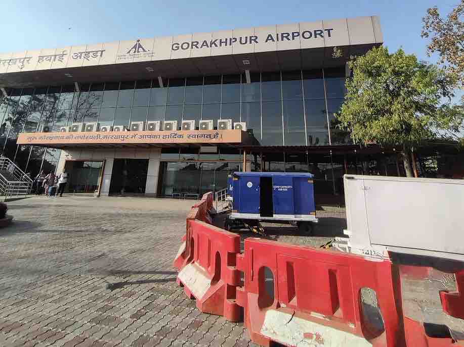 तस्वीर गोरखपुर एयरपोर्ट की है।