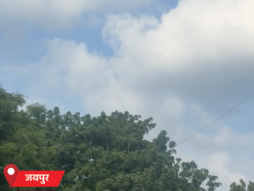 जयपुर में पिछले कुछ दिनों से बारिश नहीं होने के कारण दिन के समय गर्मी-उमस बढ़ गई है।
