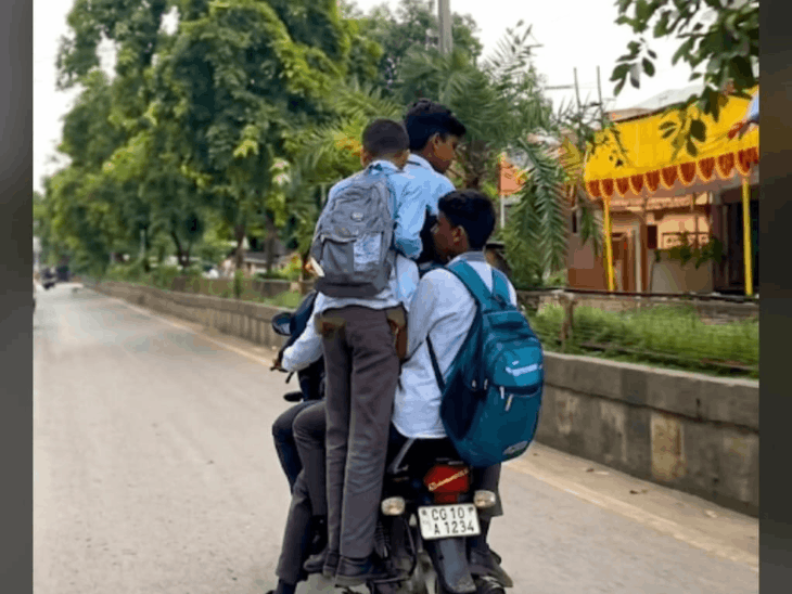 वीडियो में 4-5 बच्चे एक ही बाइक पर सवार होकर स्टंट करते नजर आ रहे हैं। - Dainik Bhaskar