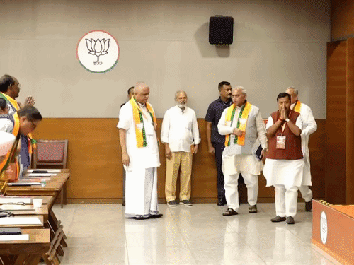 बैठक में आगामी विधानसभा चुनावों की तैयारी, बूथ और जमीनी स्तर पर संगठन मजबूत करने और सरकार की योजनाओं को जनता तक पहुंचाने की रणनीति पर चर्चा हुई।