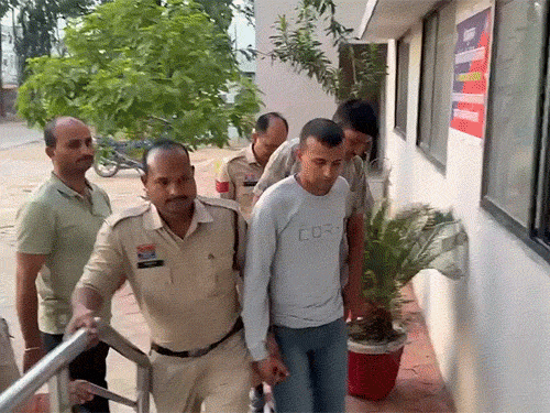 फेक सर्टिफिकेट बनाने वाले गिरोह के मास्टरमाइंड समेत 4 अरेस्ट।