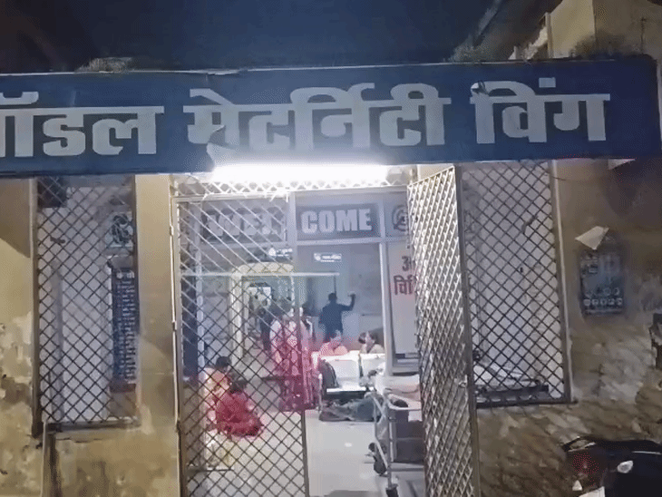 छिंदवाड़ा जिला अस्पताल के बच्चा वार्ड में शॉर्ट सर्किट से आग लगी।