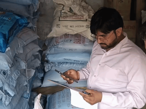 टीम ने गोदाम में रखे स्टॉक का मिलान किया, जोकी नियमानुसार सही पाया गया।