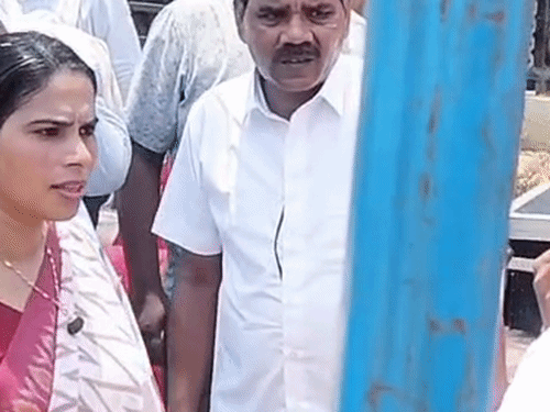 प्रयागराज के तीन VIP की सुरक्षा और बुलेटप्रूफ जैकेट