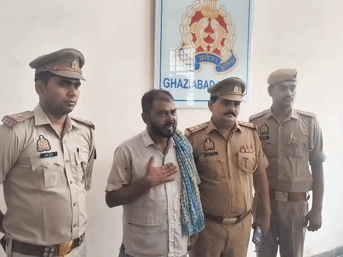 ये तस्वीर आरोपी राजा अंसारी की है। बेटा नहीं होने के कारण वह पत्नी से नाराज रहता था।