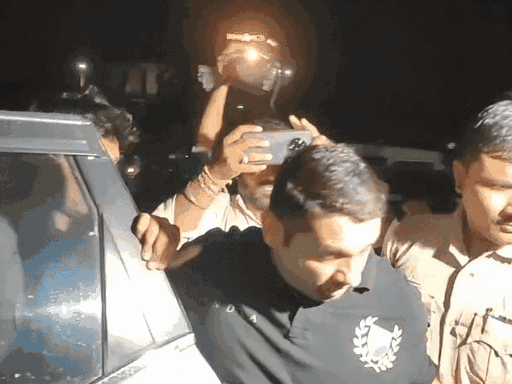 ये तस्वीर जीतू पटवारी के भाई की। सट्टा और ड्रग्स केस में पुलिस ने हिरासत में लिया था। - Dainik Bhaskar