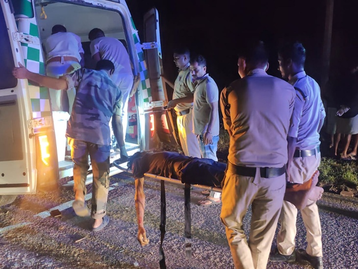 घायलों को पुलिस टीम ने पहुंचाया हॉस्पिटल।