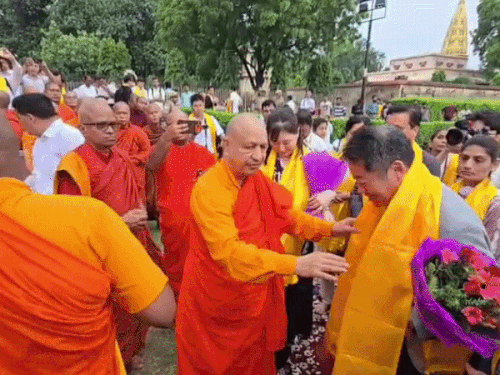 ‘हर-हर महादेव’ का लगाया जयकारा, बोले- ग्रीन हाइड्रोजन समेत कई क्षेत्रों में बढ़ाएंगे सहयोग|वाराणसी,Varanasi - Dainik Bhaskar