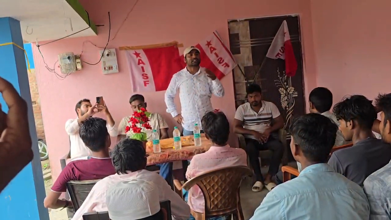 बैठक को संबोधित करते अमीन हमजा।