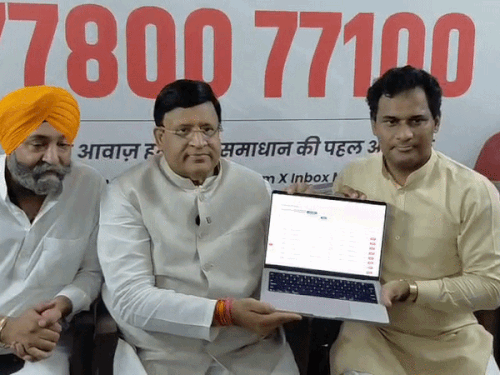 फरीदाबाद में जनसंवाद हेल्पलाइन नंबर शुरू करते हुए मंत्री विपुल गोयल। - Dainik Bhaskar