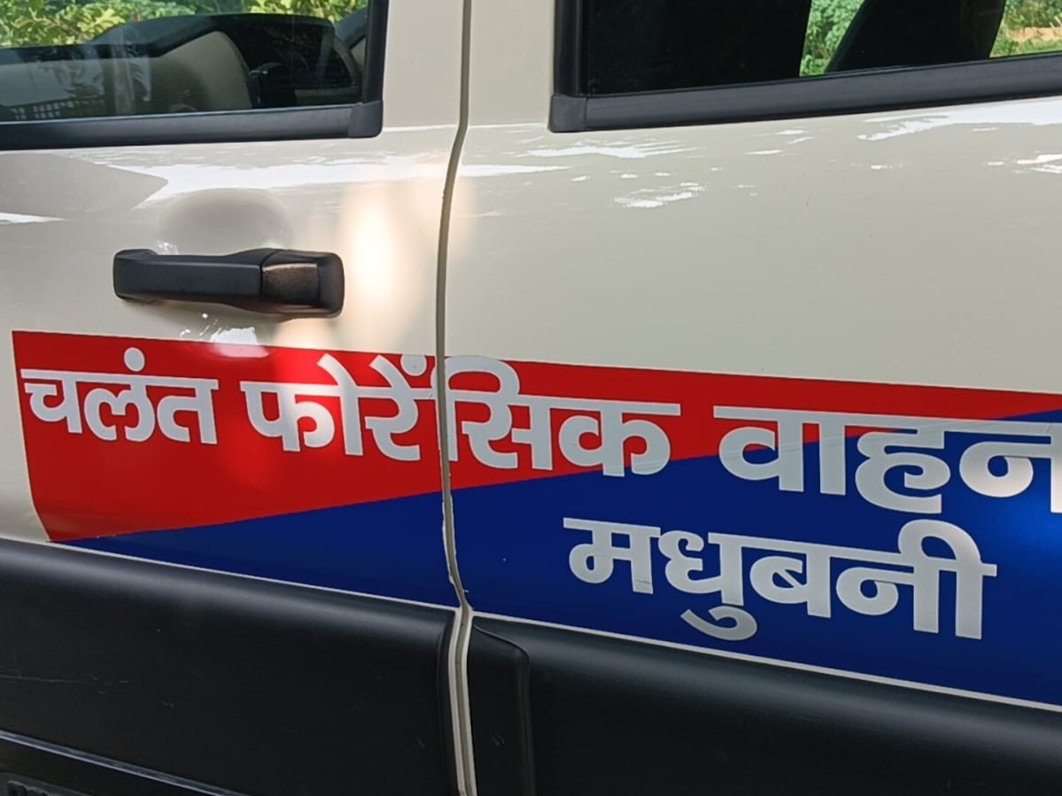 घटना की सूचना पर पहुंची फारेंसिक टीम।