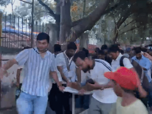 अस्पताल में भर्ती, धरने पर डटे स्टूडेंट; कहा- मांगें पूरी होने तक करेंगे प्रोटेस्ट|पटना,Patna - Dainik Bhaskar