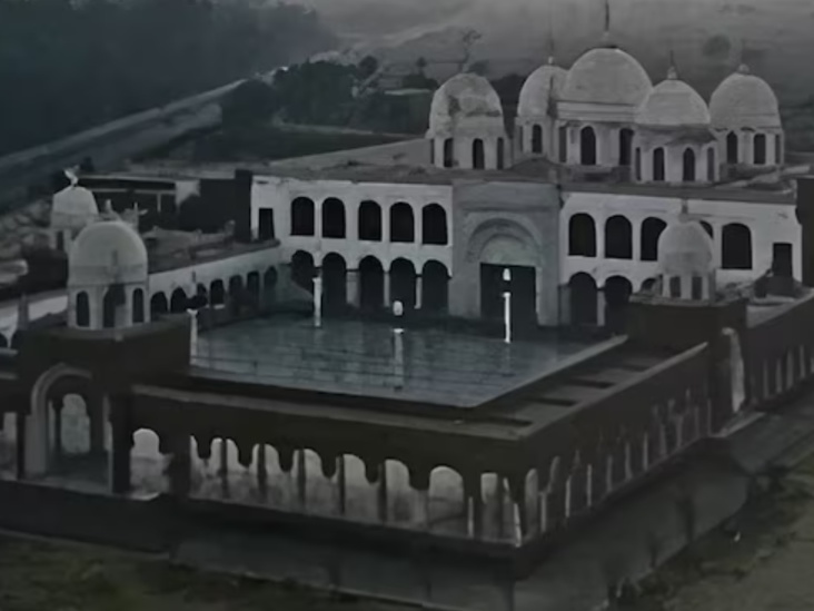 पाकिस्तान के बहावलपुर में मसूद अजहर की मस्जिद।- फाइल फोटो - Dainik Bhaskar