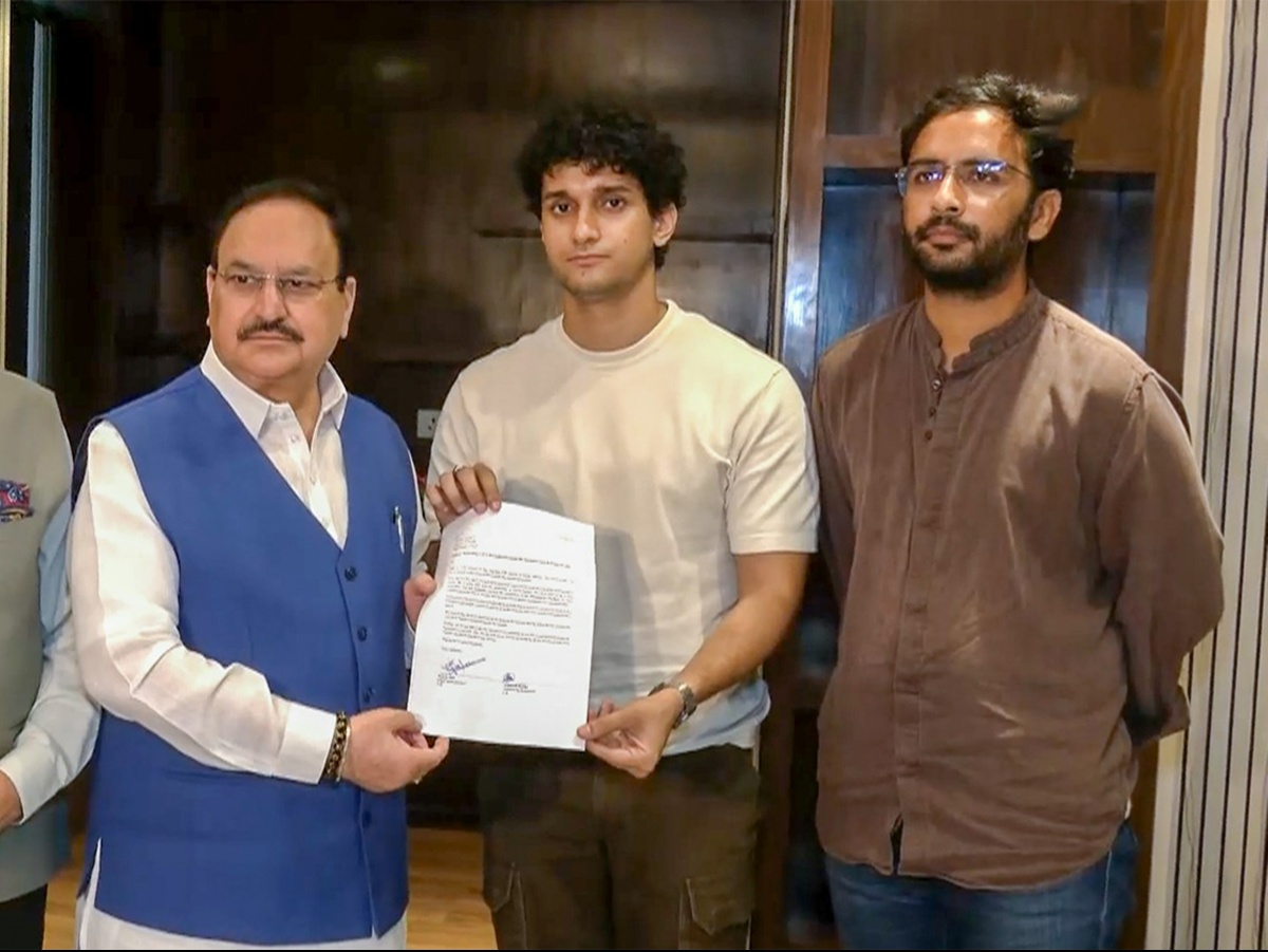 तस्वीर जुलाई में CJP प्रतिनिधिमंडल और केंद्रीय मंत्री जेपी नड्डा के बीच हुई बातचीत की है। - Dainik Bhaskar