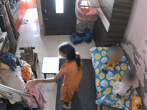 झगड़े के बाद सास ने अपने बेटे को फोन कर मामले की जानकारी दी।