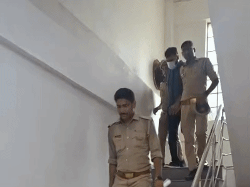 वाराणसी साइबर क्राइम पुलिस ने 1 अरब 16 करोड़ से अधिक के साइबर फ्राड में शामिल चार अभियुक्तों को गिरफ्तार किया। - Dainik Bhaskar