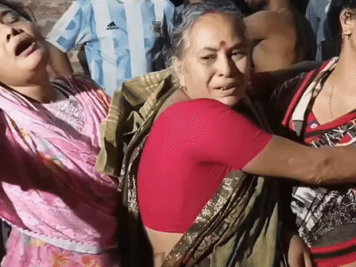 परिवार के चारों सदस्यों की मौत के बाद परिजन का रो-रोकर बुरा हाल है।