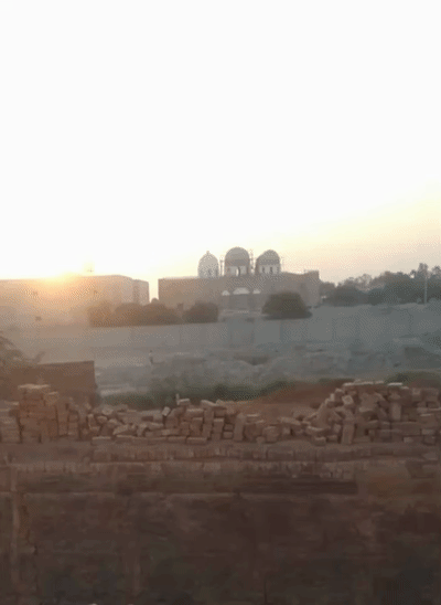 बेस की दूर से ली गई तस्वीर। इसमें नई फेंसिंग होती दिख रही है।