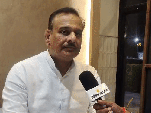 सपा नेता नवीन यादव का दावा है कि राष्ट्रीय अध्यक्ष ने उन्हें कैंपियरगंज से चुनाव लड़ने को कहा है।
