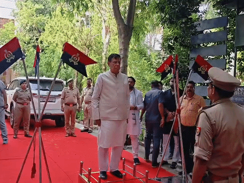 During the national anthem, Satish Mahana saluted and descended towards the back of the stage.