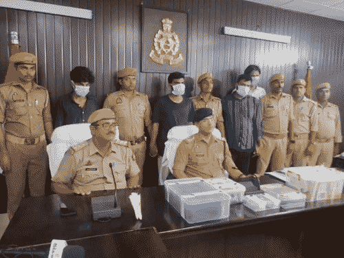 पुलिस ने 4 साइबर अपराधी को अरेस्ट किया।