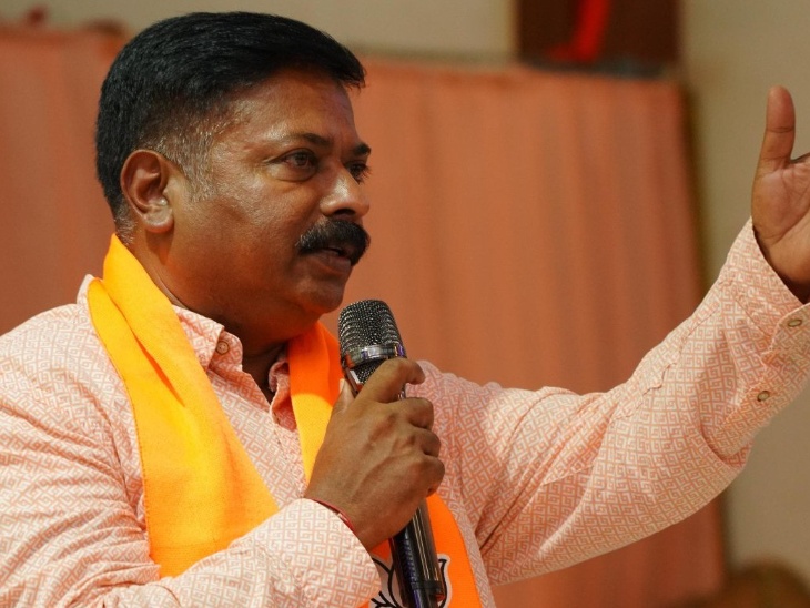 अभय पाटिल 1999 में पहली बार भाजपा के टिकट पर विधानसभा चुनाव लड़े, लेकिन हार गए। 2004 में भाजपा के टिकट पर हायर बागेवाड़ी से जीतकर पहली बार विधायक बने।