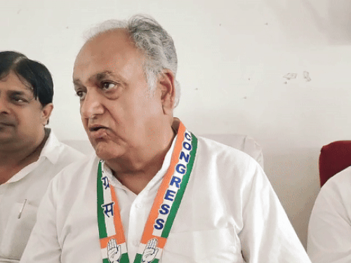 पूर्व स्पीकर कुलदीप शर्मा ने सांसद दीपेंद्र हुड्‌डा को CWC से हटाने की मांग की।