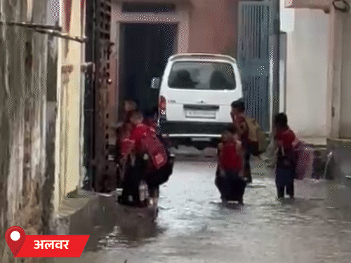 अलवर में सोमवार सुबह रुक-रुककर बारिश होती रही। लगातार बरसात से लोगों को गर्मी से राहत मिली है।