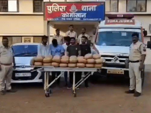 महासमुंद जिले में पुलिस ने एम्बुलेंस से 77 किलो गांजा जब्त किया।