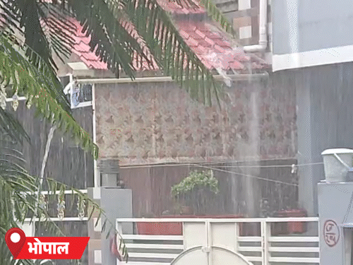 भोपाल में सुबह से बादल छाए रहे। दोपहर बाद बारिश शुरू हो गई। रात तक बारिश का दौर जारी रहा।