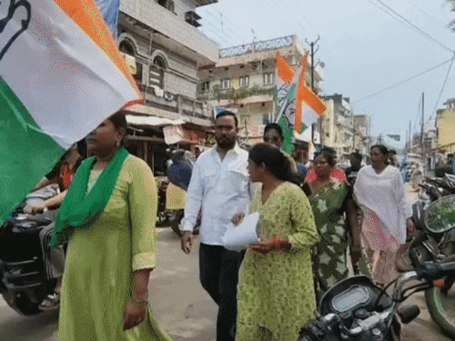 बारिश में खपत कम फिर भी दोगुना बिल, शिकायत लेकर रोज पहुंच रहे 20-25 उपभोक्ता दफ्तर|बिलासपुर (छत्तीसगढ़),Bilaspur (Chhattisgarh) - Dainik Bhaskar