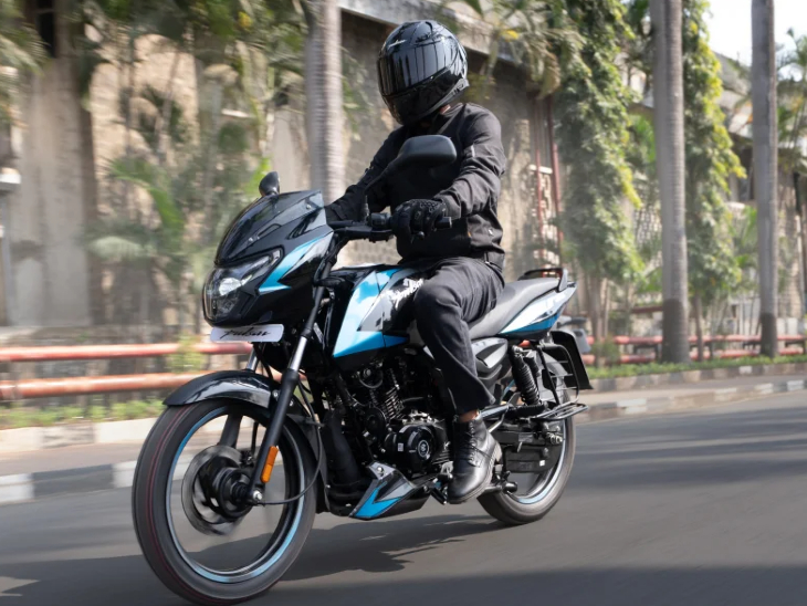 पल्सर 125 में नया 125cc एयर-कूल्ड इंजन दिया गया है।