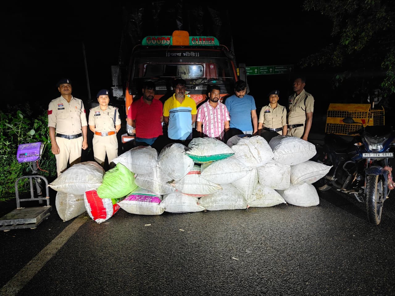 गरियाबंद में पुलिस ने 2 करोड़ का गांजा जब्त किया है।