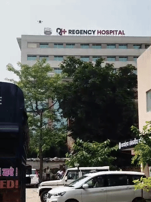 आरटीओ ऑफिस में छापेमारी के दौरान पुलिस ड्रोन उड़ाकर निगरानी करती रही।