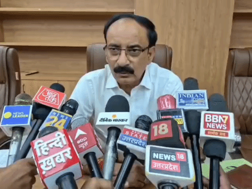एडीएम इंद्रनंदन सिंह ने बच्चों की शिकायत पर सदर एसडीएम और बीएसए को मौके पर भेजकर सड़क की स्थिति का निरीक्षण कर तत्काल समाधान के निर्देश दिए।