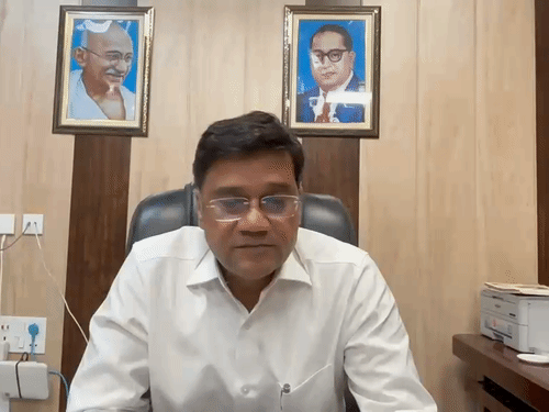 एसएन मेडिकल कॉलेज के प्राचार्य डॉ. प्रशांत गुप्ता ने कहा कि हमारी मेडिकल टीम मरीज और दाता दोनों के स्वास्थ्य की चौबीसों घंटे निगरानी कर रही है। दोनों की रिकवरी बहुत तेजी से हो रही है।