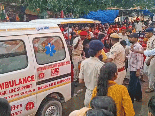 प्रशासनाने तात्काळ परिस्थिती हाताळली आणि जखमींना रुग्णालयात पाठवले.