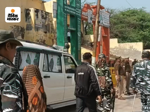 हाथरस के पीड़ित परिवार को CRPF की सिक्योरिटी मिली हुई है।