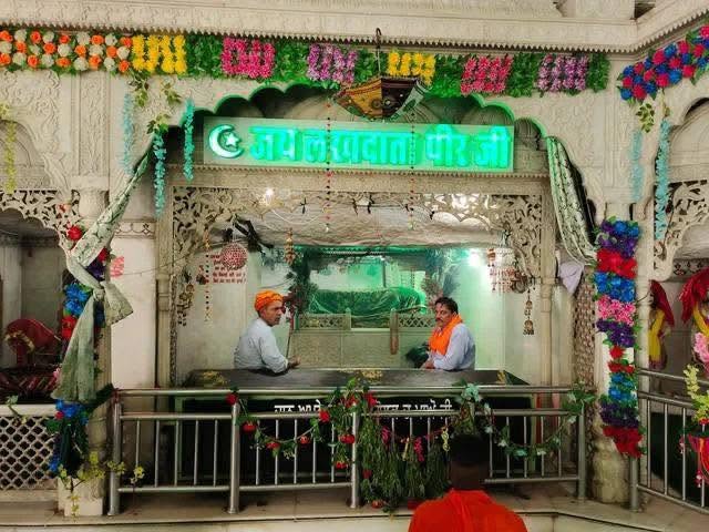 हिमाचल प्रदेश के ऊना जिला के बसोली गांव में बना पीर निगाह मंदिर।