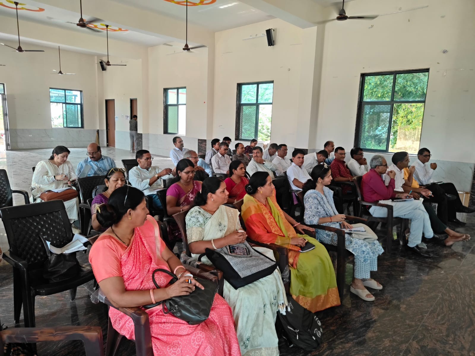 गतिविधियों की समीक्षा कर दिए निर्देश, प्रिंसिपल ने मासिक रिपोर्ट प्रस्तुत की