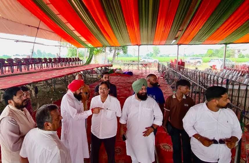 रखड़ पूनियां में रैली स्थल का जायजा लेते BJP नेता।